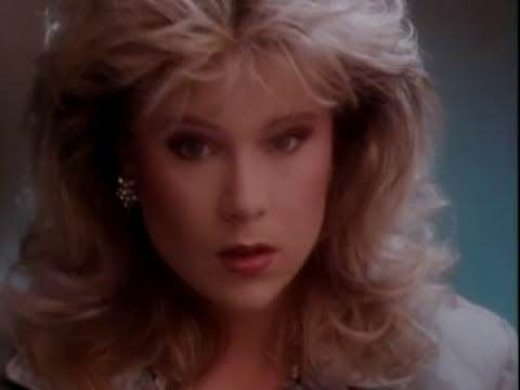 Uhapšena Samanta Foks zbog haosa na avionu