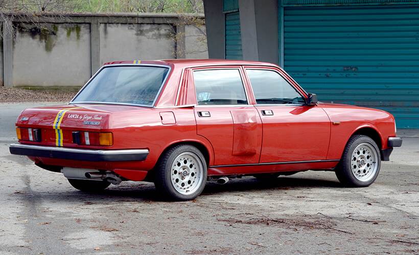 lancia trevi fiat sportski auto enterijer kontrolna tabla