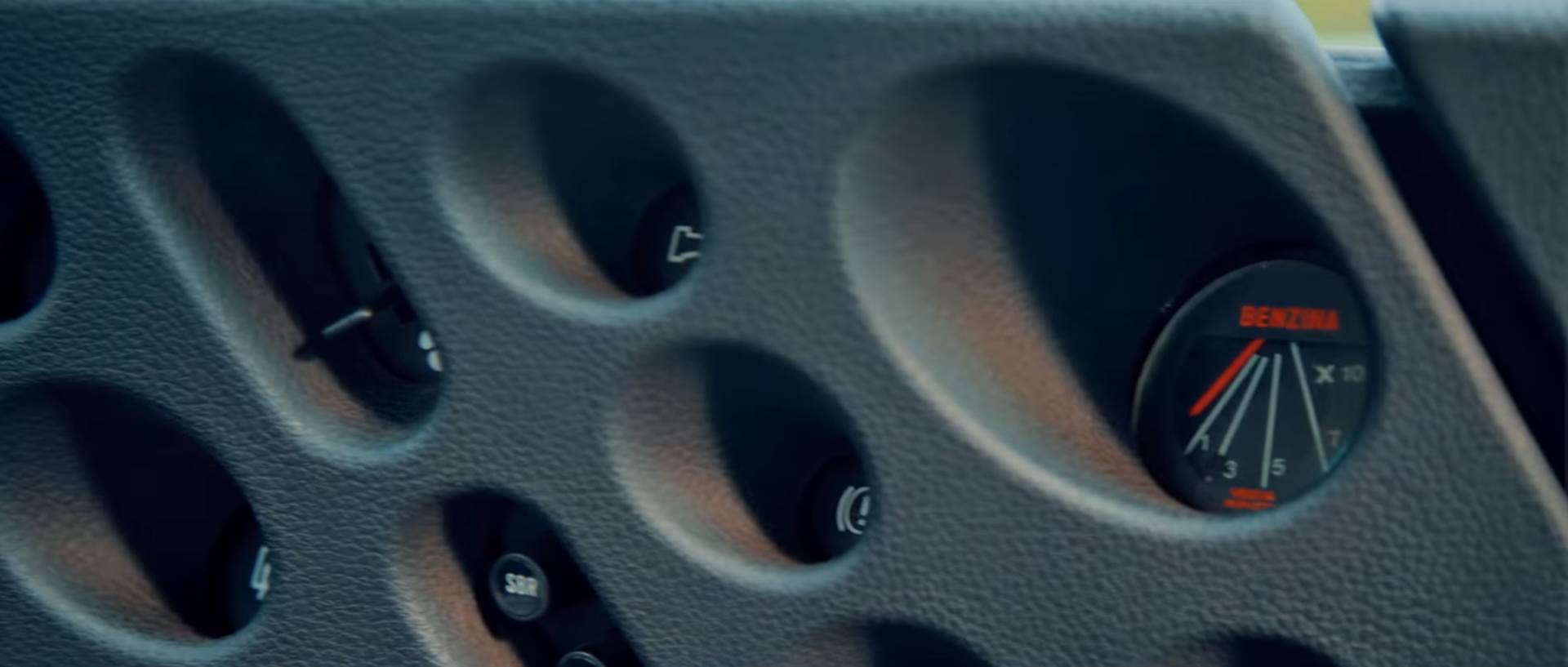 lancia trevi fiat sportski auto enterijer kontrolna tabla