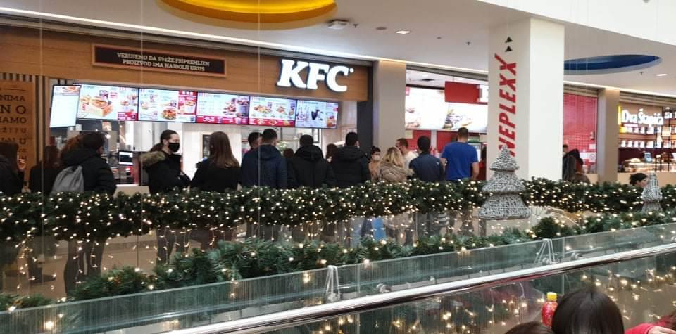 crni petak guzva u trznom centru sasa joksimovic komentar video na facebooku