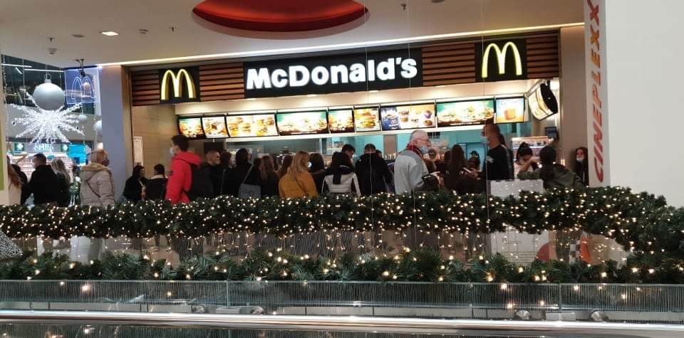 crni petak guzva u trznom centru sasa joksimovic komentar video na facebooku