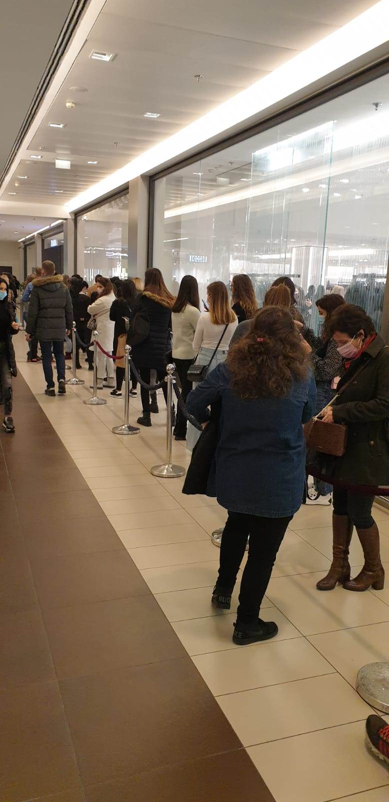 crni petak guzva u trznom centru sasa joksimovic komentar video na facebooku