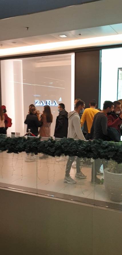 crni petak guzva u trznom centru sasa joksimovic komentar video na facebooku