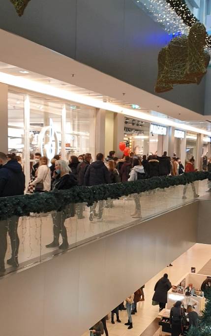 crni petak guzva u trznom centru sasa joksimovic komentar video na facebooku