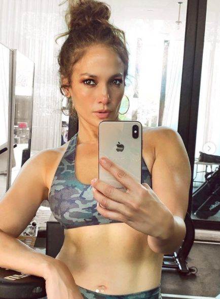 dzenifer lopez skroz gola guza grudi gole slike