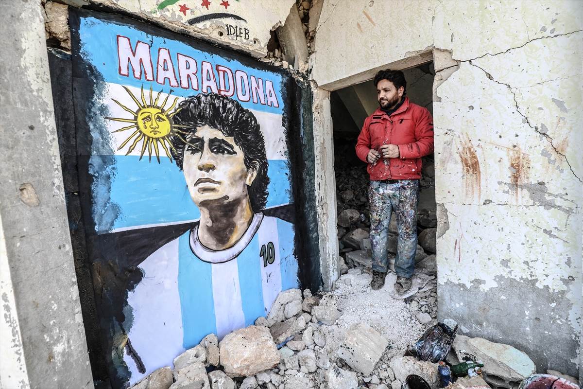 umro dijego maradona mural idlib sirija bliski istok rat ruševine foto fudbal