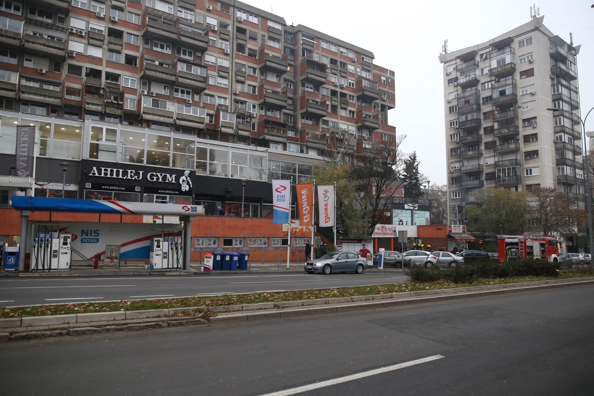 pozar juzni bulevar kineska radnja zapalio se podrum zgrada maksima gorkog vracar vatrogasci 