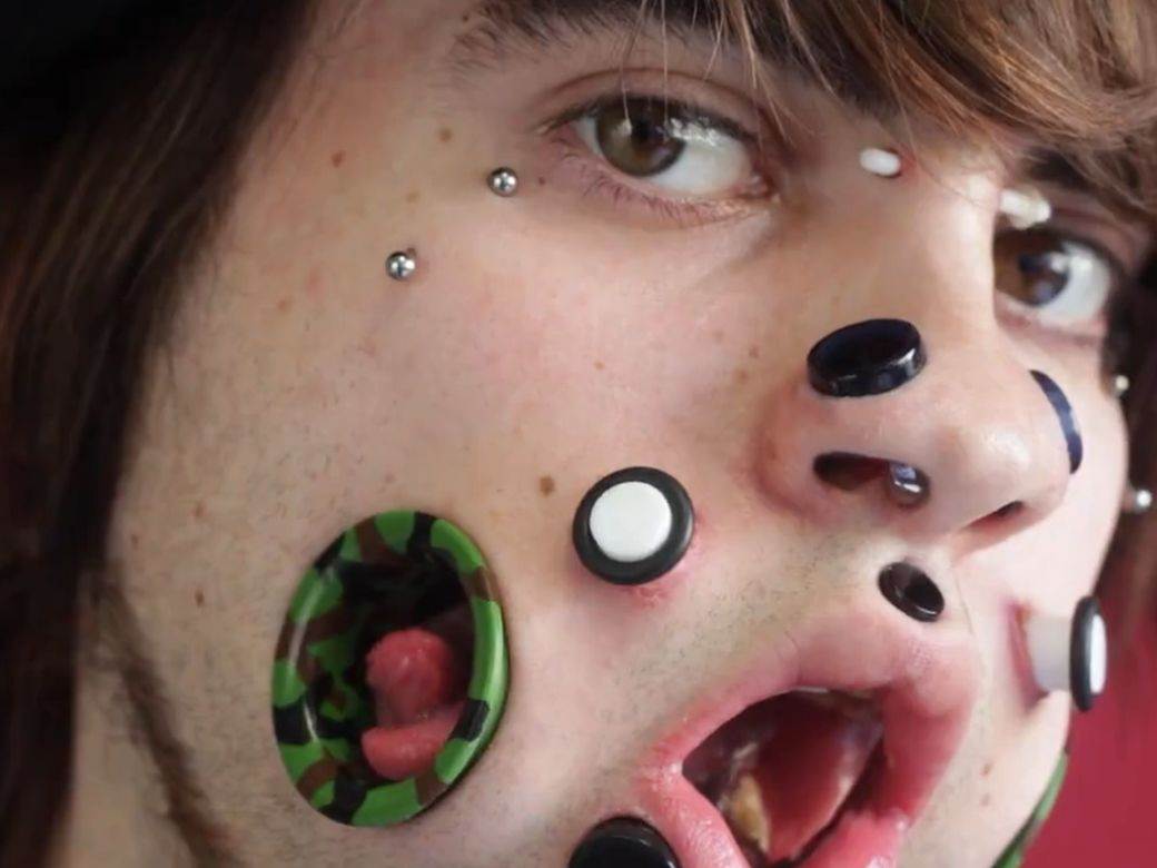 rekorder po broju pirsinga ginisova knjiga rekorda najvise rupa u licu 