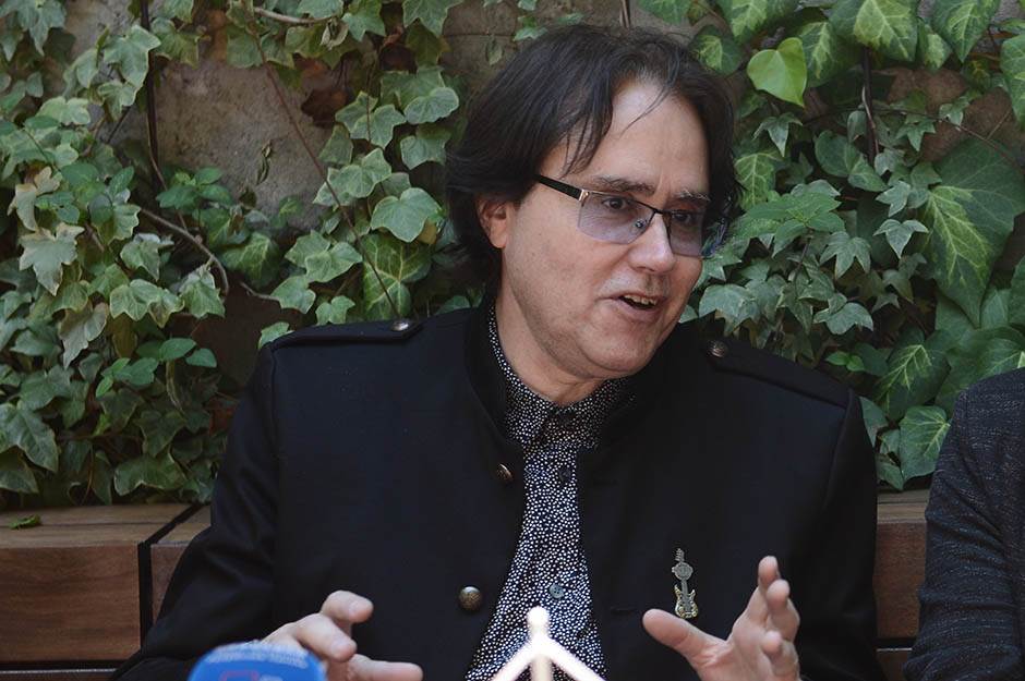 Bora Đorđević zaključao obezbeđenje u WC i bacio portira da bi snimili Amsterdam