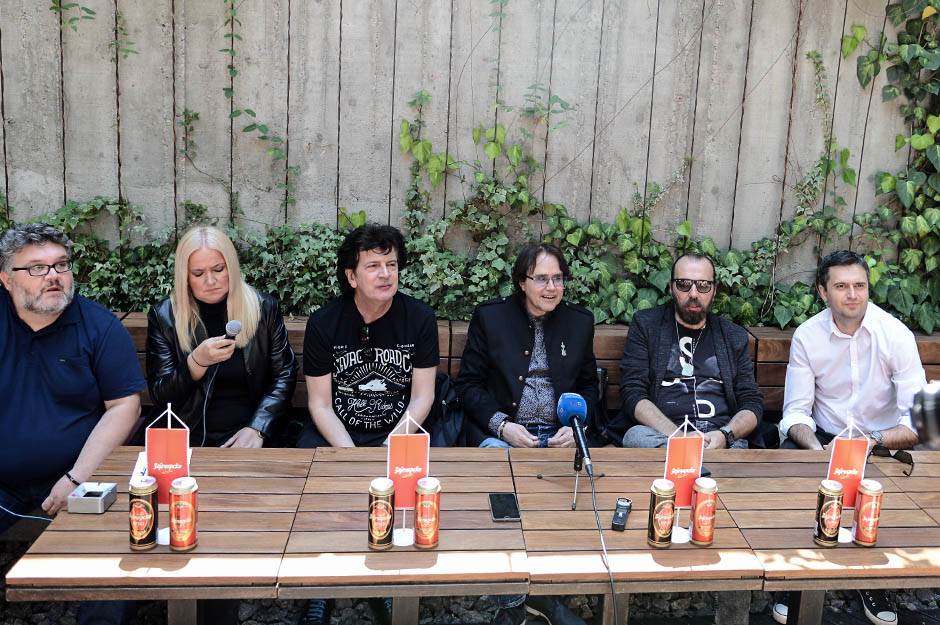 Bora Đorđević zaključao obezbeđenje u WC i bacio portira da bi snimili Amsterdam