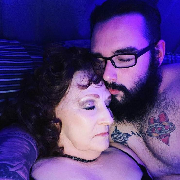 bracni par eksplicitni snimci instagram