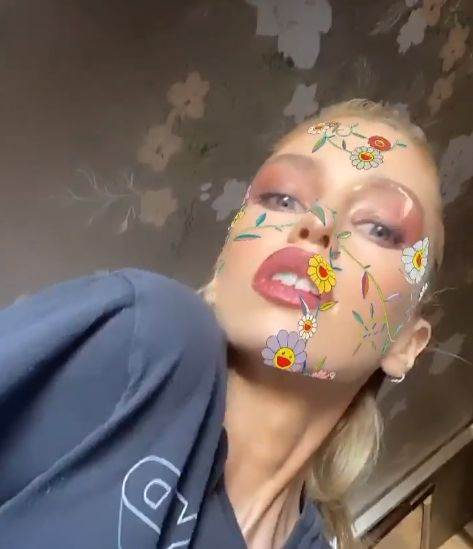 viktorijin andjeo stela maksvel toples guza manekenka