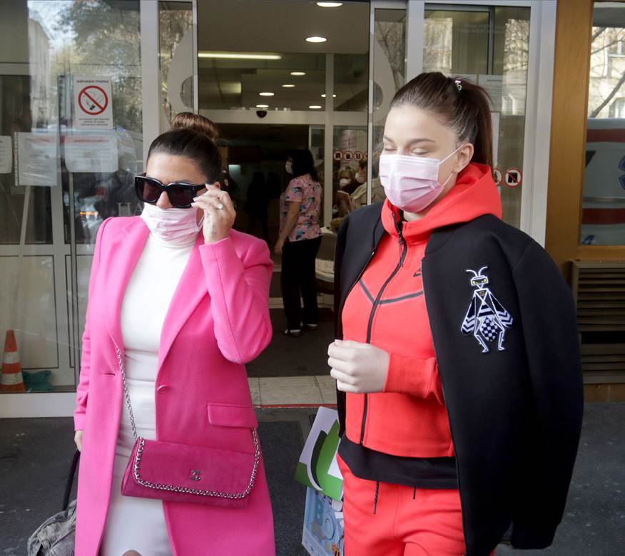 Snajka ljuta na Đanija 