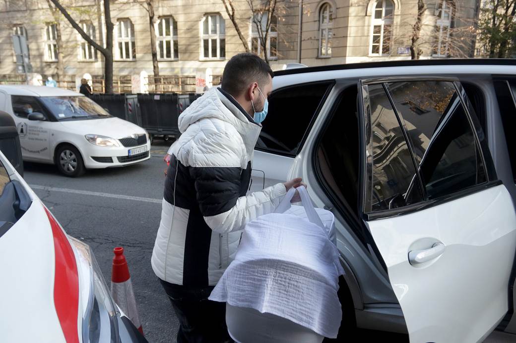 Snajka ljuta na Đanija 