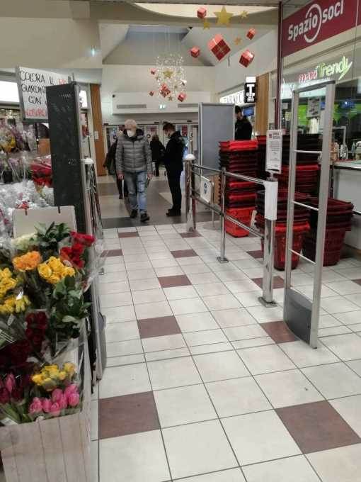 italija korona virus mrtvi mere toskana