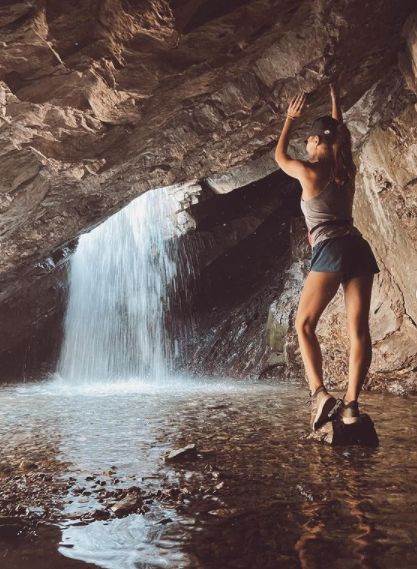 nina senicar u bikiniju guza telo porodjaj