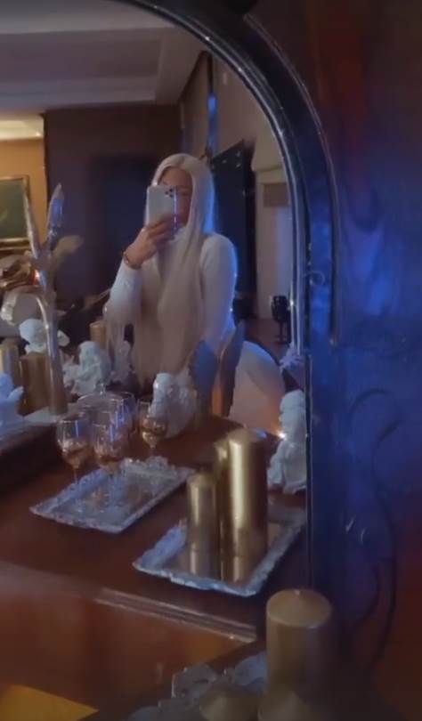 jelena karleusa nova godina ukrasi u kuci pevacica pokazala kako je okitila jelku i dvoriste foto