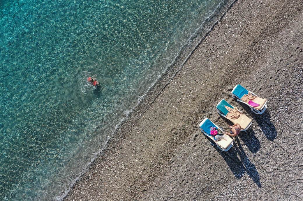 turska antalija letovanje zimovanje putovanje decembar more kupanje turisti fotografije