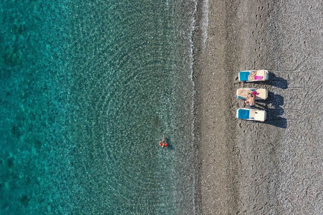 turska antalija letovanje zimovanje putovanje decembar more kupanje turisti fotografije