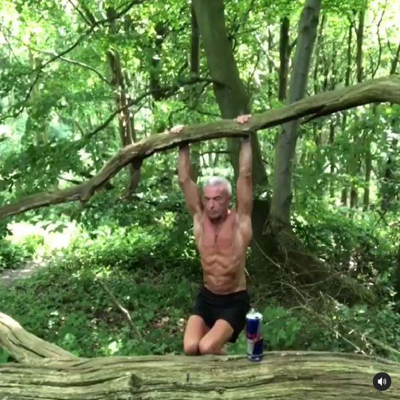 vezbanje muskarci vezbanje bez opreme fitnes deka