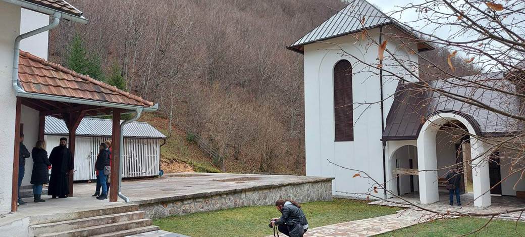 monah stefan manastir glogovac ubistvo narkoman crkva spc sipovo polciija
