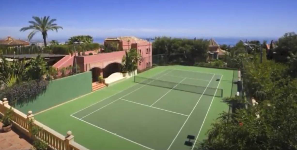 Novak Đoković trenira go do pojasa u Marbelji