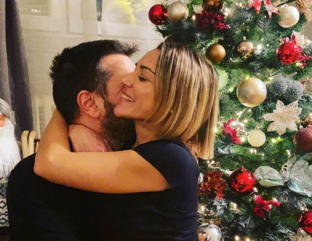 Marijana Mićić pokazala prsten na ruci