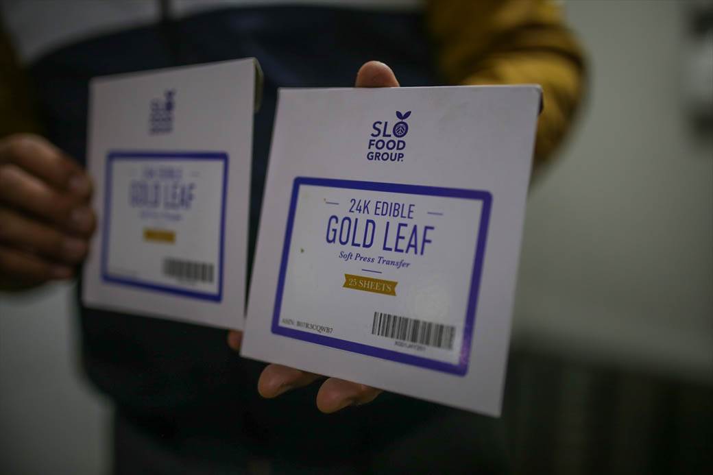 zlatni burger brza hrana restoran nudi burger od zlata fotografije