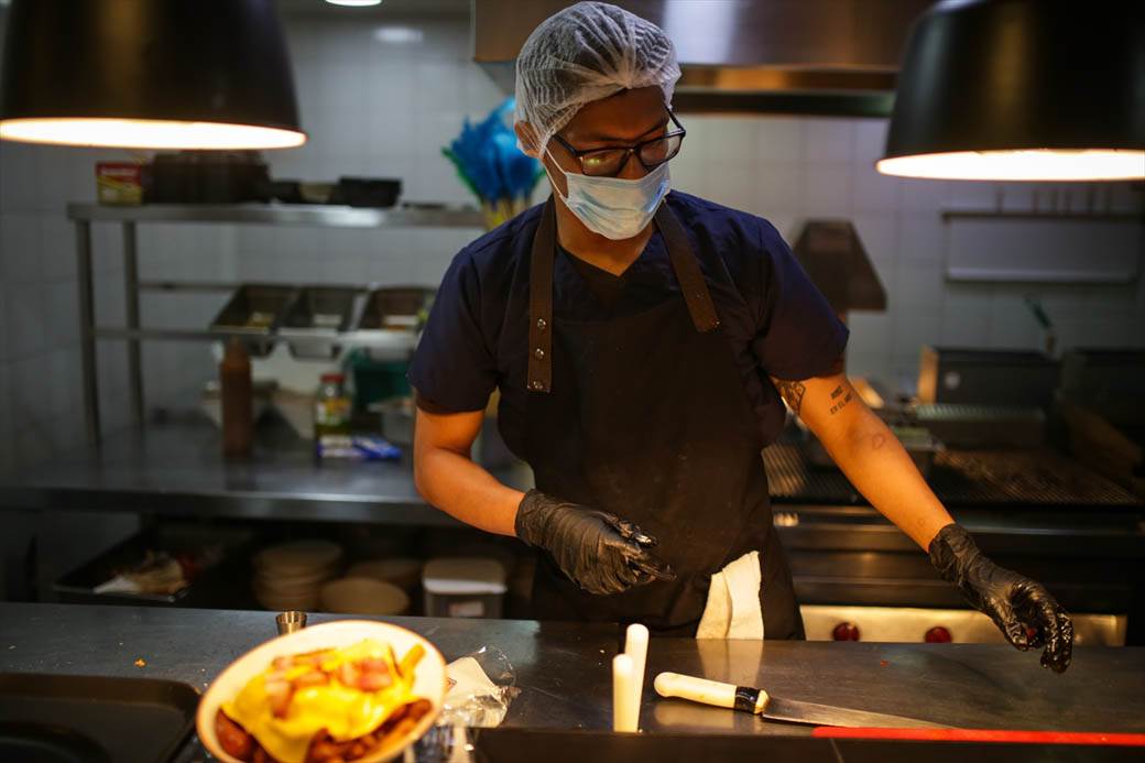 zlatni burger brza hrana restoran nudi burger od zlata fotografije