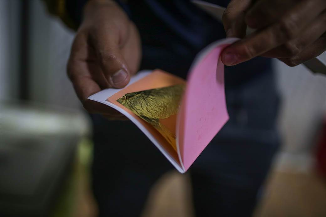 zlatni burger brza hrana restoran nudi burger od zlata fotografije