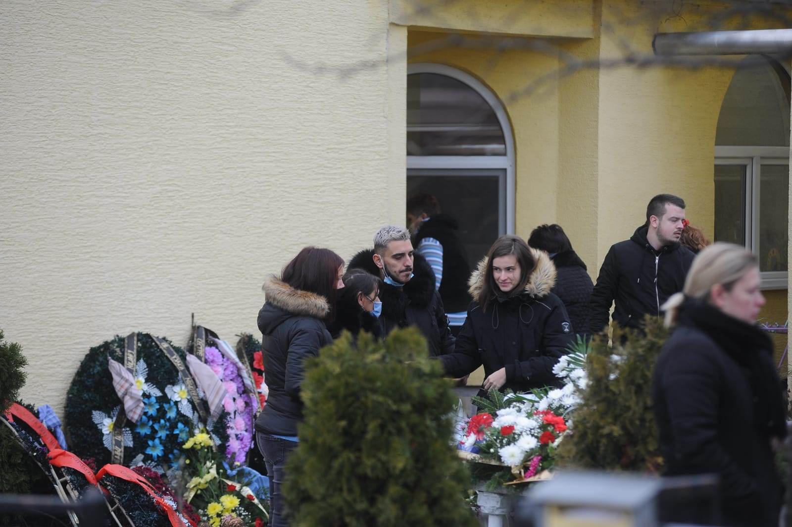 darko lazic grob oca milana u brestacu izgoreo