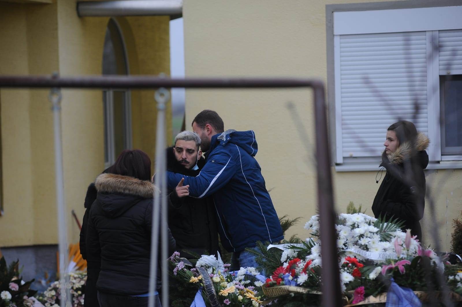 darko lazic grob oca milana u brestacu izgoreo