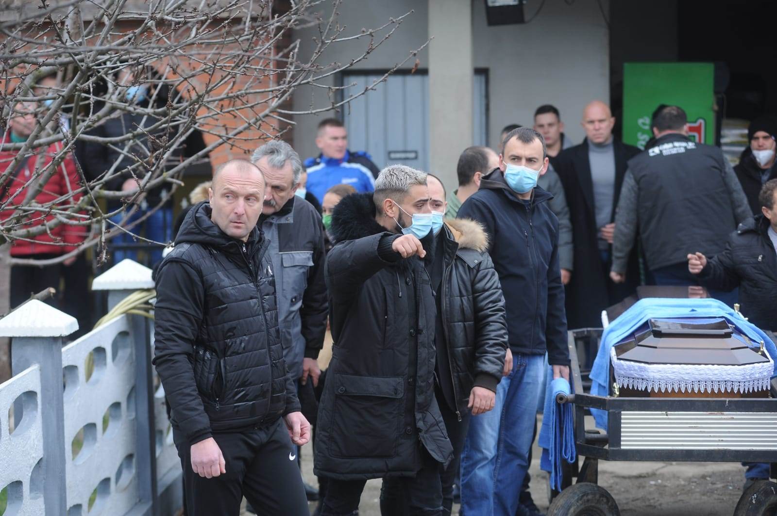 darko lazic grob oca milana u brestacu izgoreo