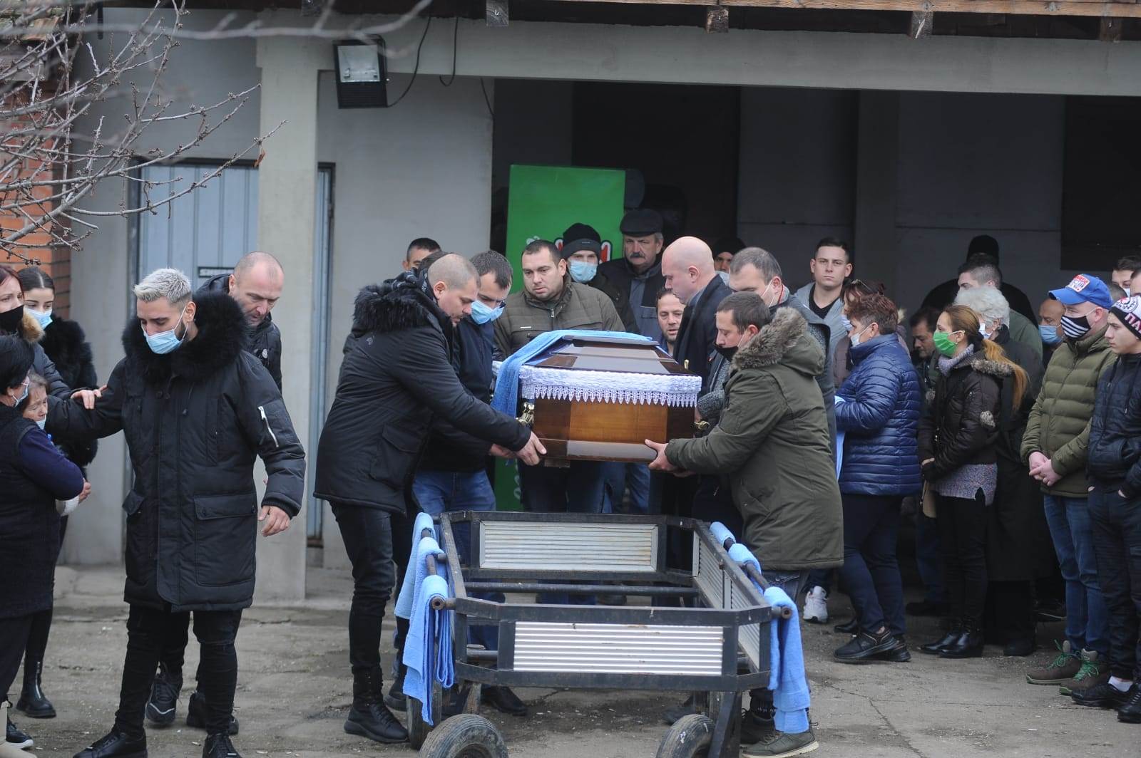 darko lazic grob oca milana u brestacu izgoreo