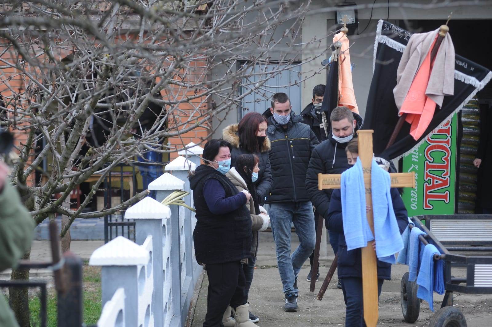 darko lazic grob oca milana u brestacu izgoreo