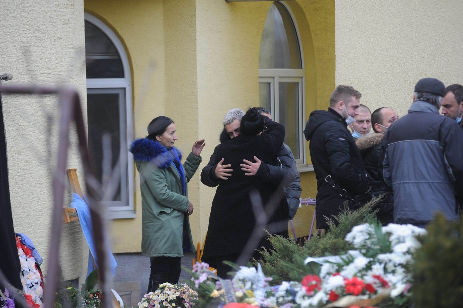 darko lazic grob oca milana u brestacu izgoreo