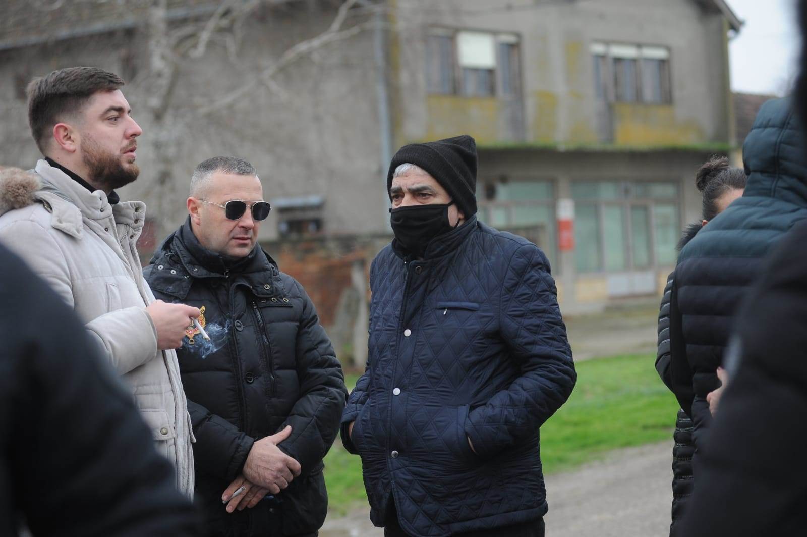 darko lazic grob oca milana u brestacu izgoreo