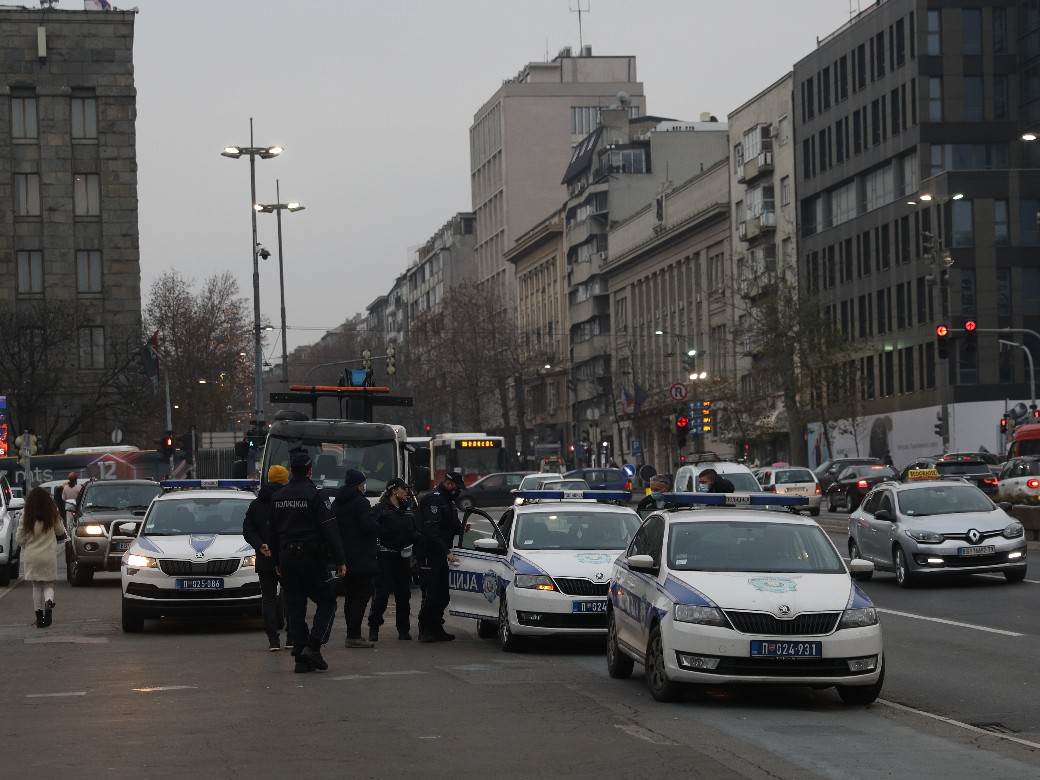 skupstina srbije autom probio obradu uhapsen teorije zavere globalisti