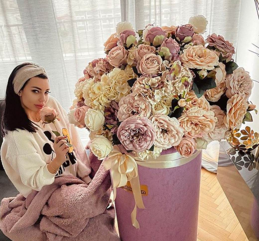 kaca grujic marko gobeljic poklon cvece osmi mart