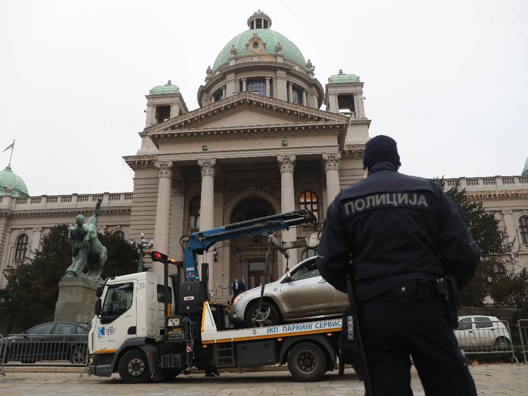 skupstina srbije autom probio obradu uhapsen teorije zavere globalisti