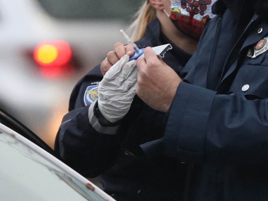 skupstina srbije autom probio obradu uhapsen teorije zavere globalisti