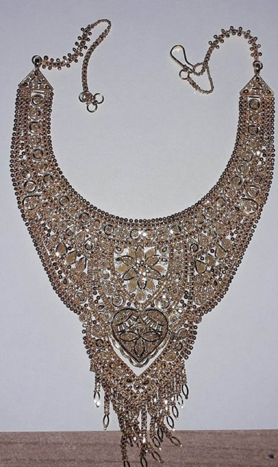 granica zlato šverc stavila u grudnjak pola kilograma zlata