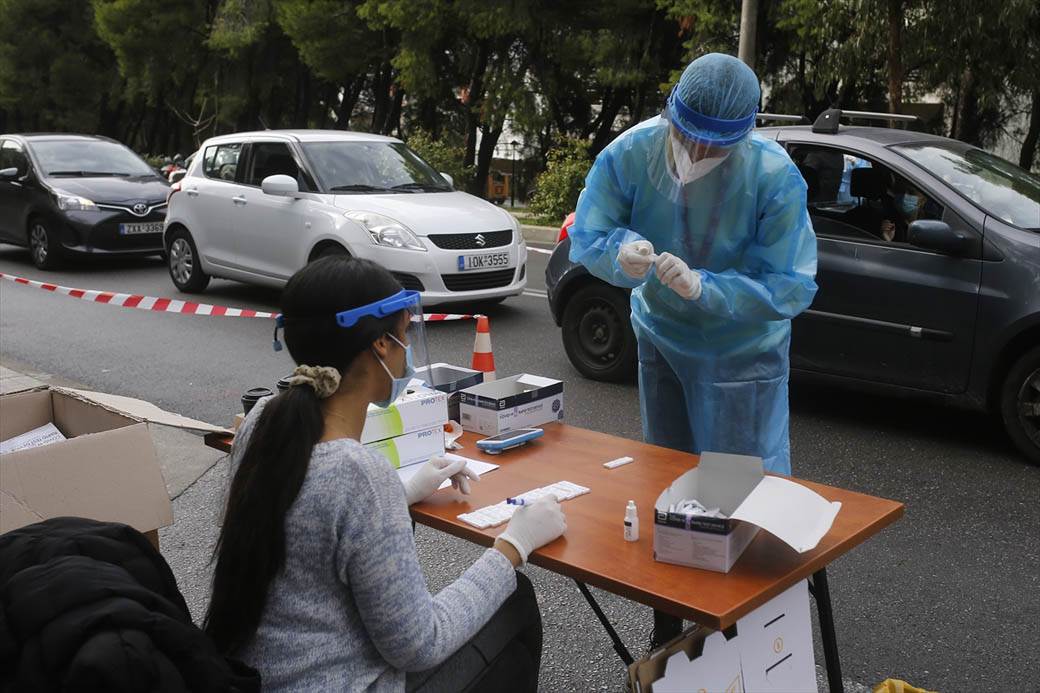 korona virus test automobil kovid ambulanta grcka atina fotografije