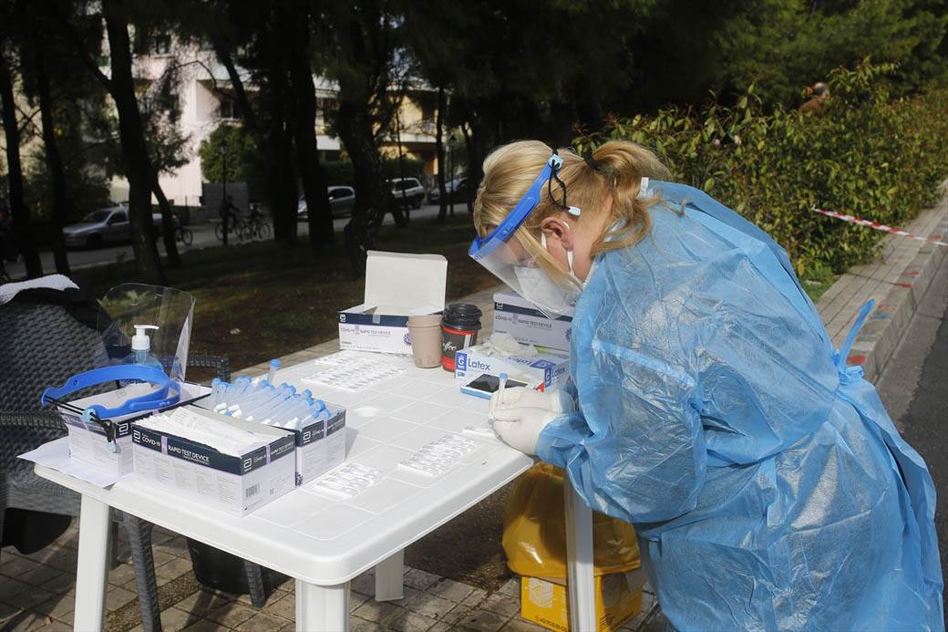 korona virus test automobil kovid ambulanta grcka atina fotografije