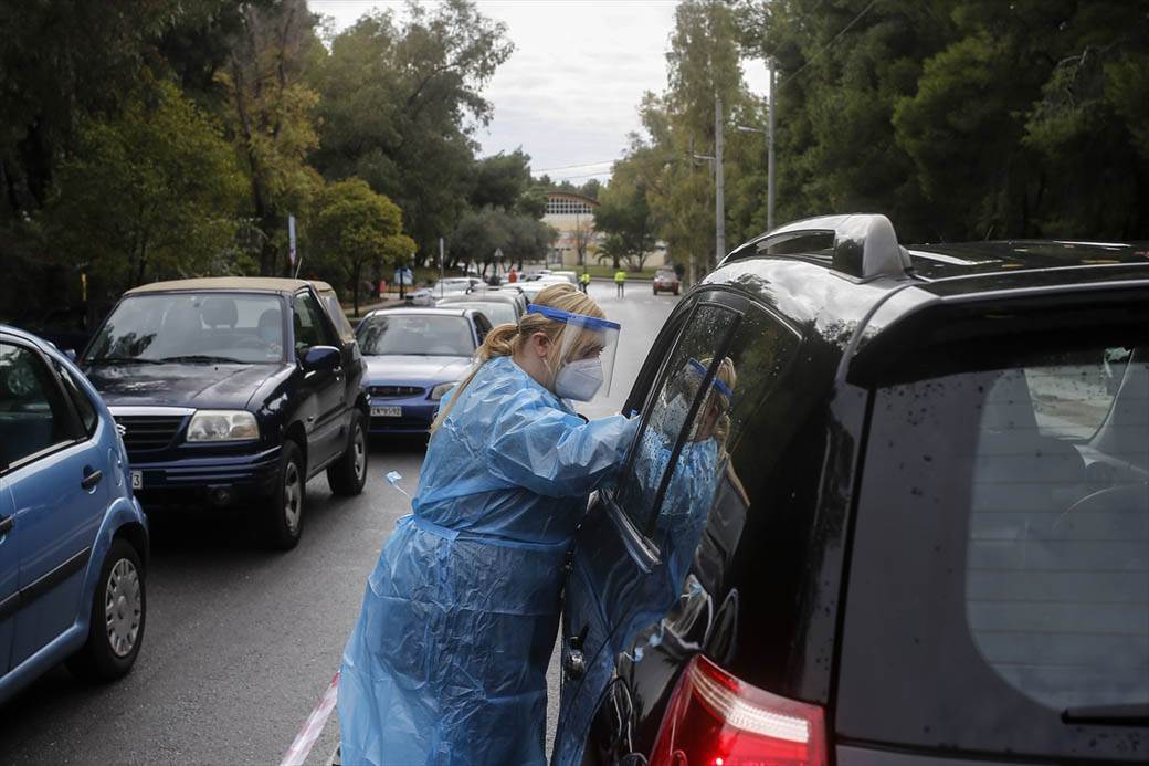 korona virus test automobil kovid ambulanta grcka atina fotografije