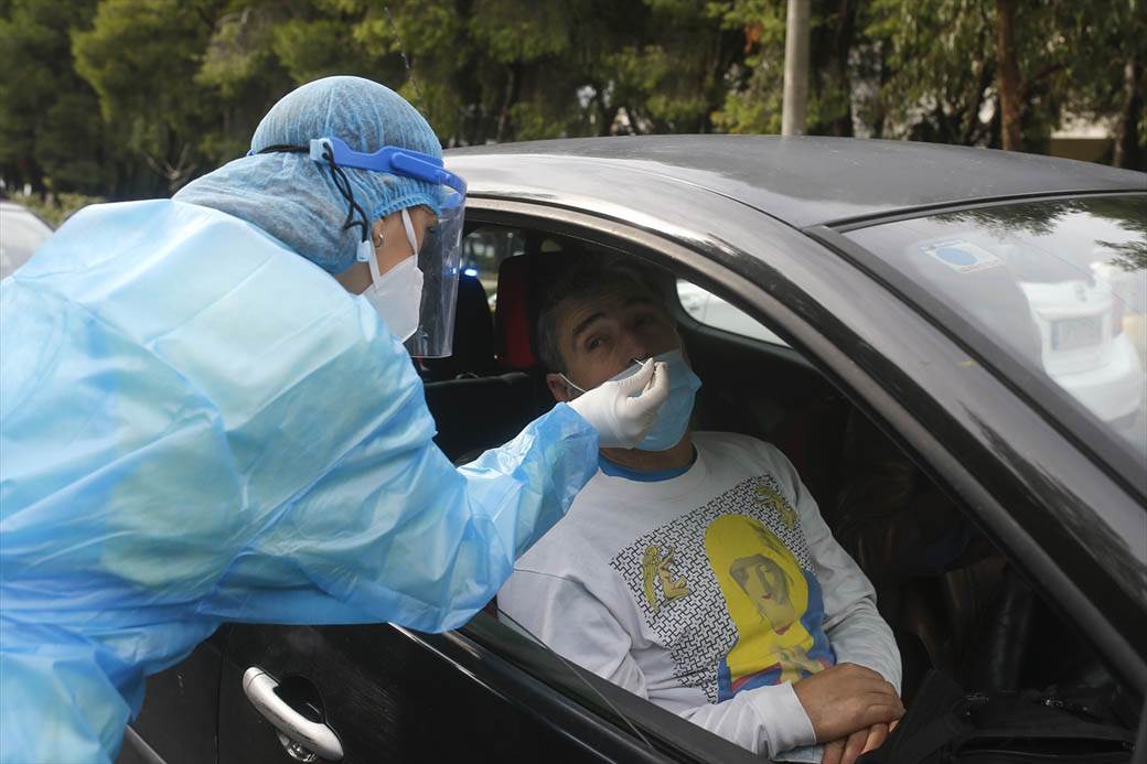 korona virus test automobil kovid ambulanta grcka atina fotografije