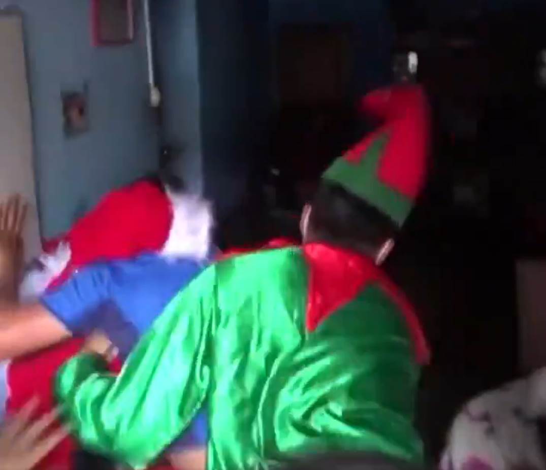 peru policija deda mraz vilenjak hapsenje video snimak