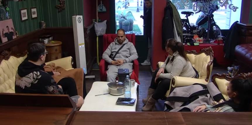 zadruga najnovije vesti kristijan golubovic o maji markovic zavlacili ruku ispod kostima video