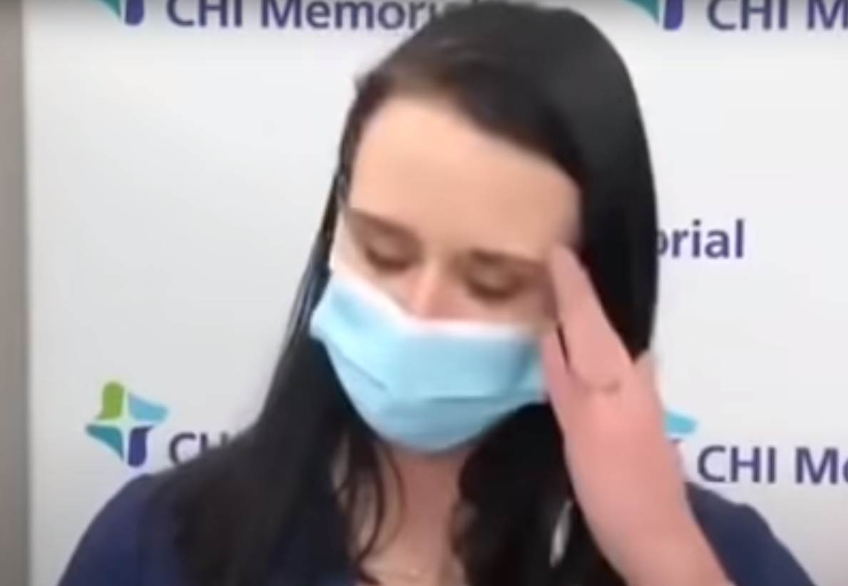 vakcina protiv korone zena se onesvestila posle vakcine video medicinska sestra pala u nesvest