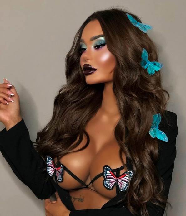 ana korac u donjem vesu grudi guza